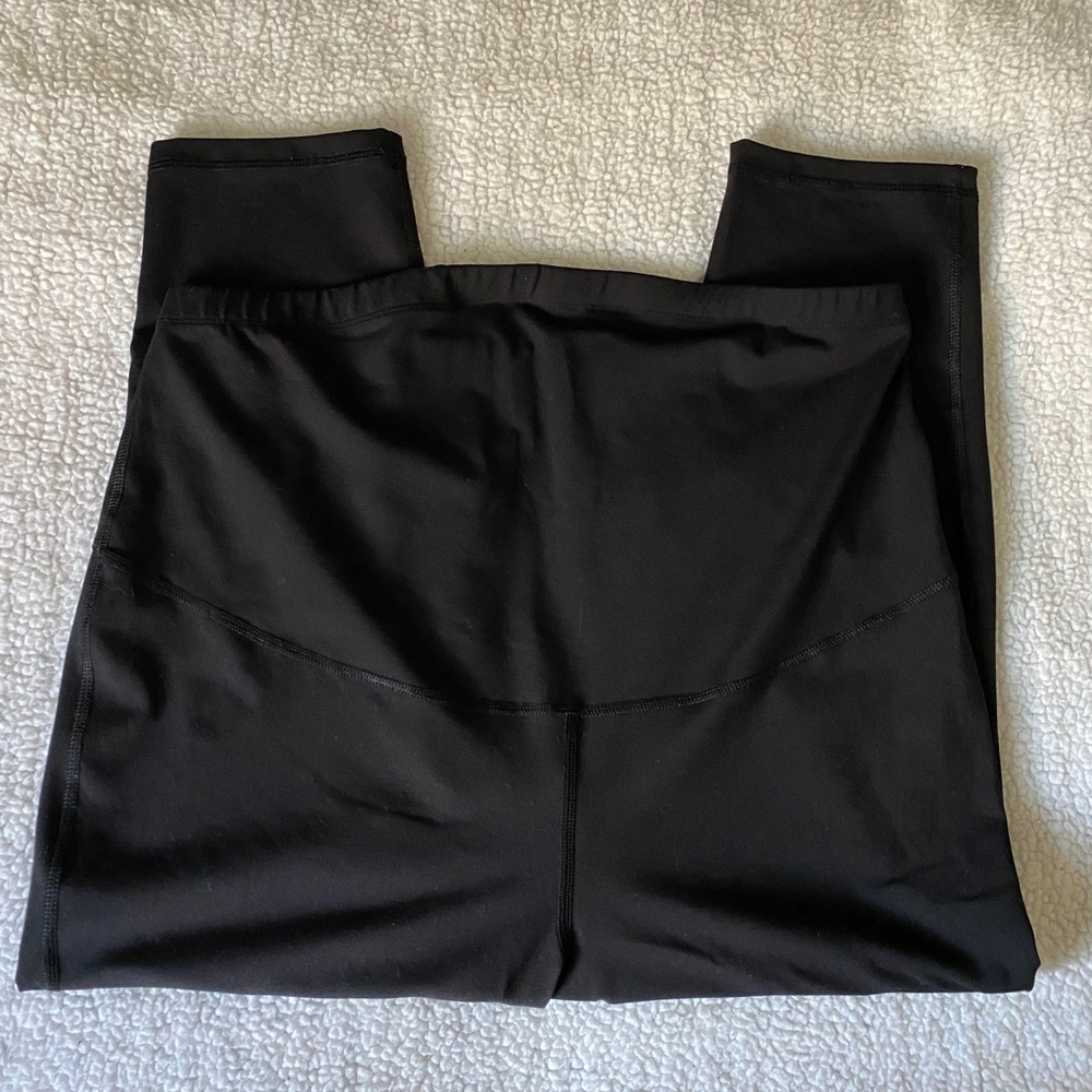 Old Navy maternity active crop pants